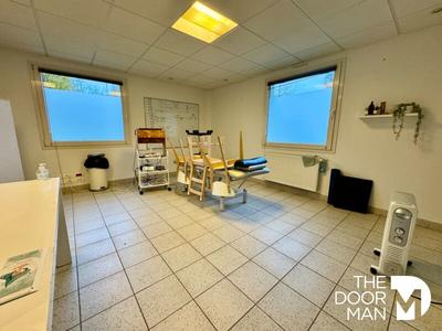 Local d'activité / Entrepôt - 265 m² - 10 pièces