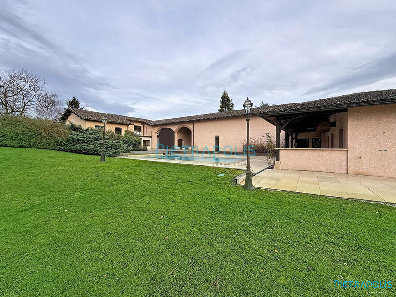 Maison ancienne - 350 m² - 13 pièces