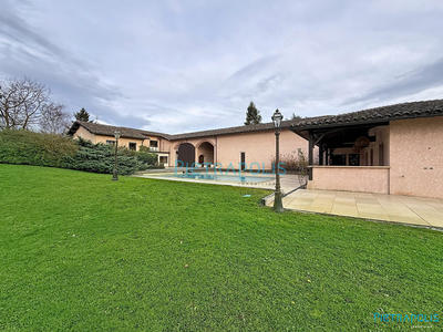 Maison ancienne - 350 m² - 13 pièces