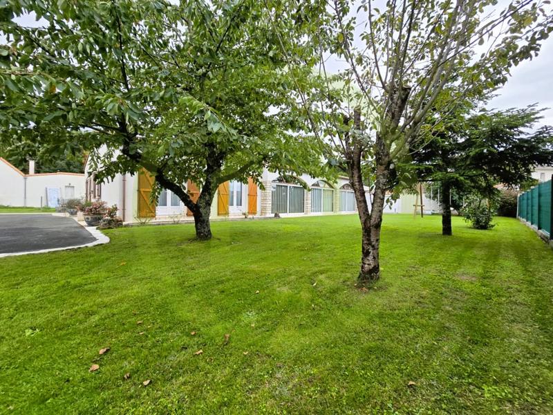 Maison - 232 m² - 9 pièces