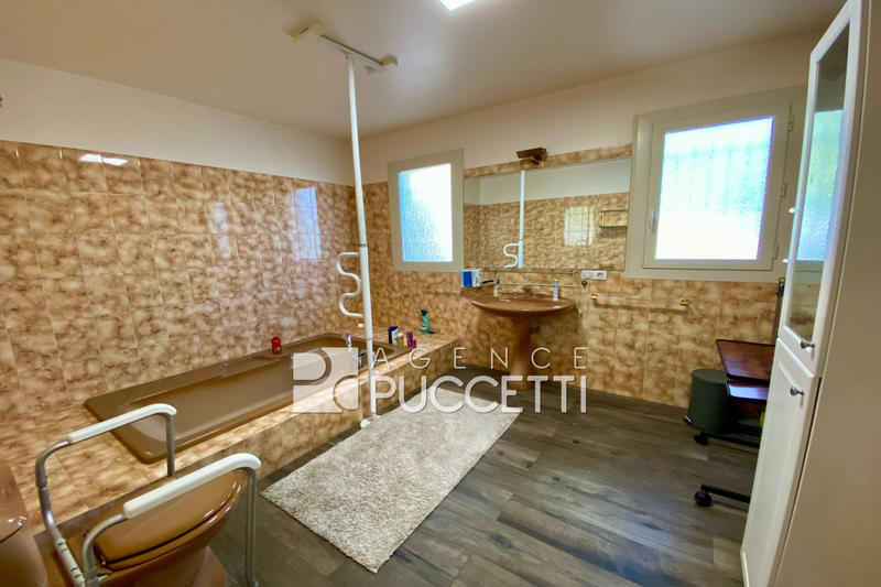 Villa - 221 m² - 4 pièces