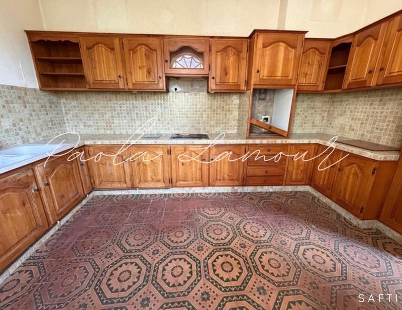 Maison - 184 m² - 8 pièces