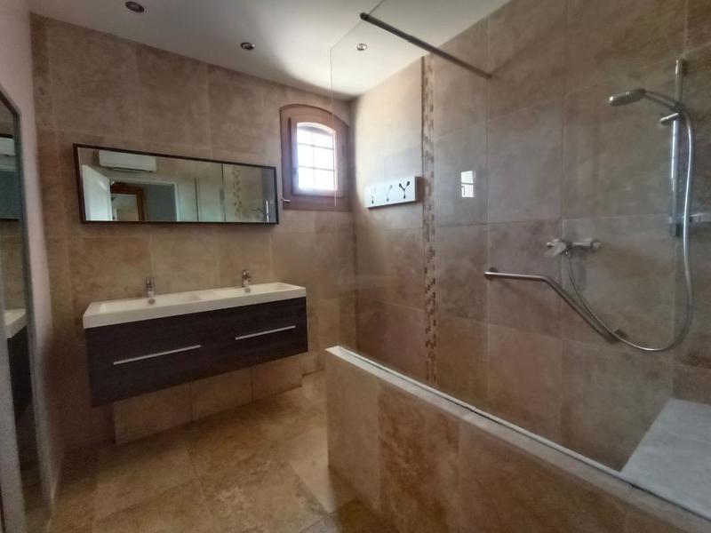 Maison - 250 m² - 6 pièces