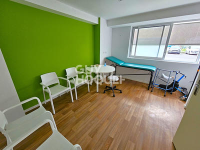 Local commercial - 295 m² - 16 pièces