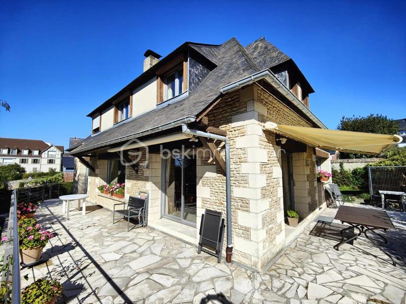 Demeure - 181 m² - 8 pièces