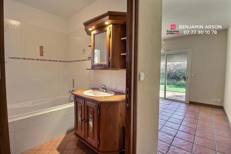 Maison - 305 m² - 9 pièces