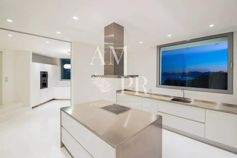 Propriété - 2 035 m² - 25 pièces