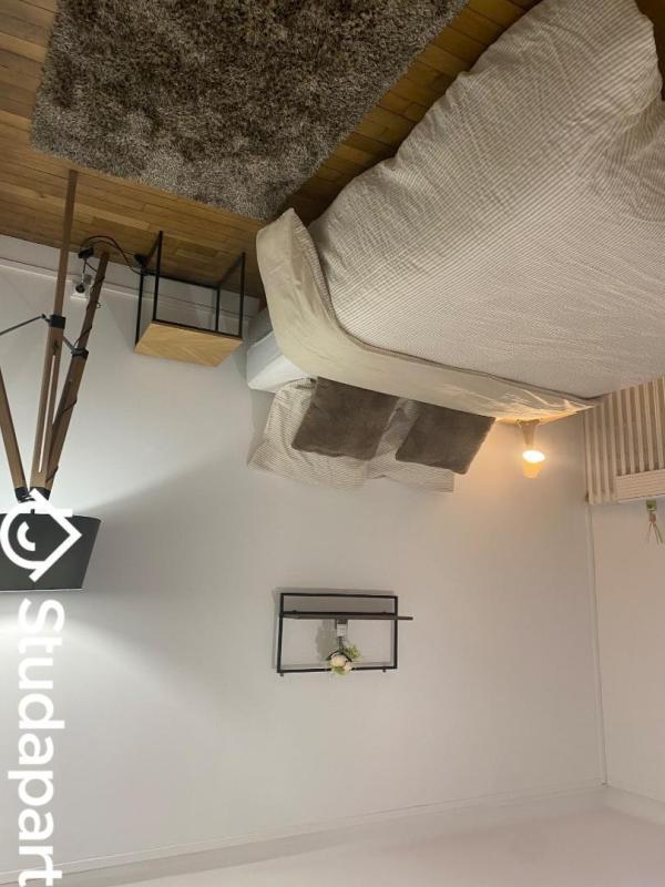 Chambre - 150 m² - 1 pièce