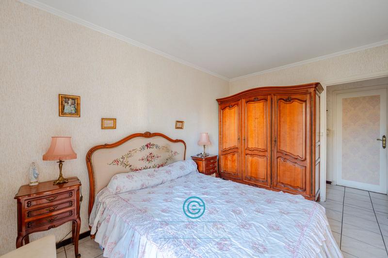 Appartement - 90 m² - 4 pièces