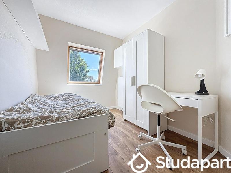 Chambre - 10 m² - 1 pièce