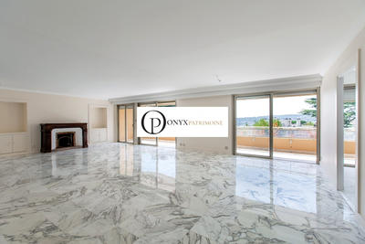 Appartement - 153 m² - 4 pièces