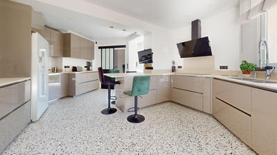 Villa - 310 m² - 11 pièces