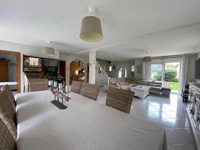 Maison - 175 m² - 9 pièces