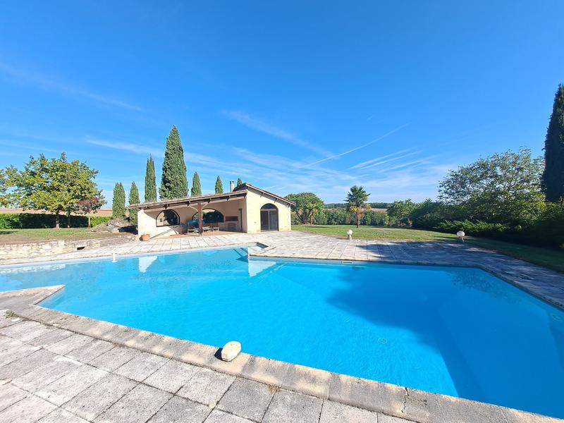 Château - 570 m² - 12 pièces