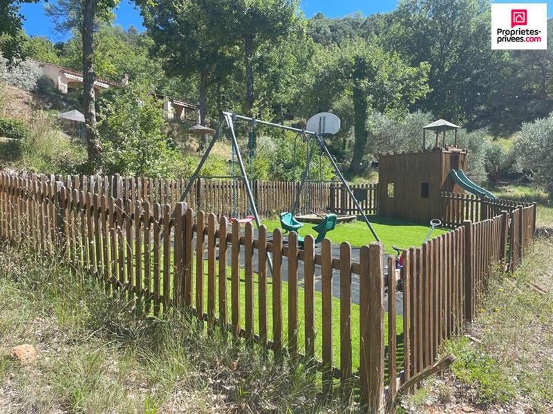 Maison - 210 m² - 10 pièces