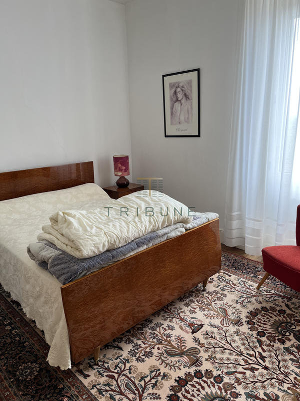 Maison - 325 m² - 12 pièces