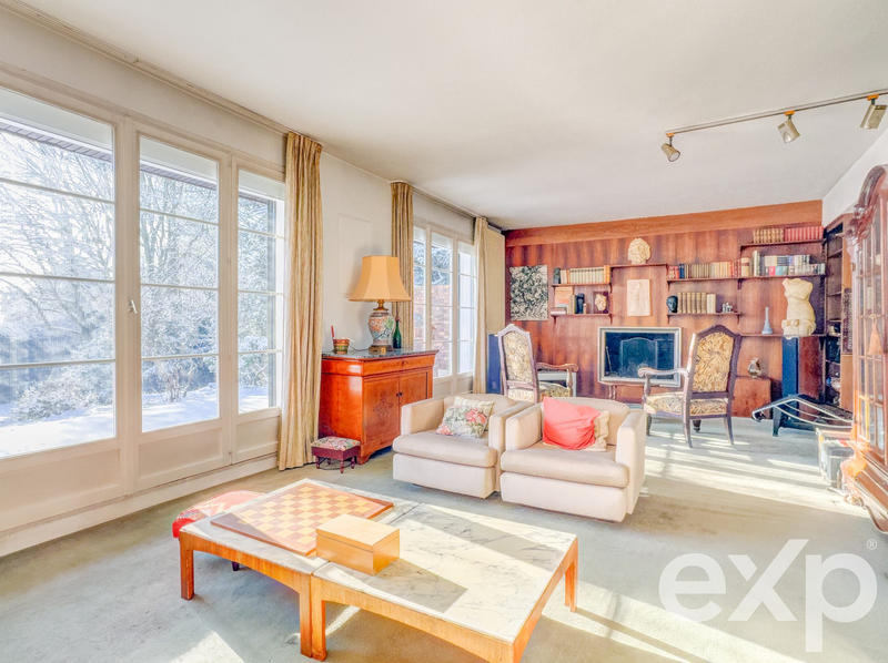 Maison - 235 m² - 9 pièces