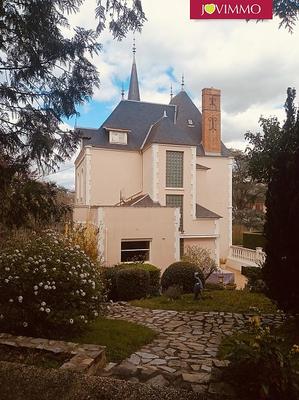 Maison - 285 m² - 9 pièces