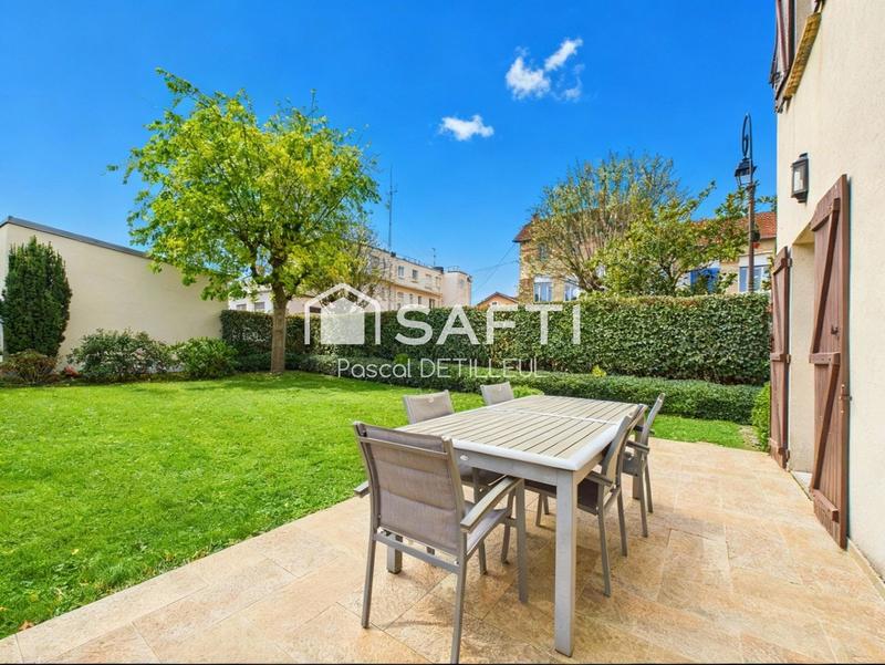 Maison - 201 m² - 8 pièces