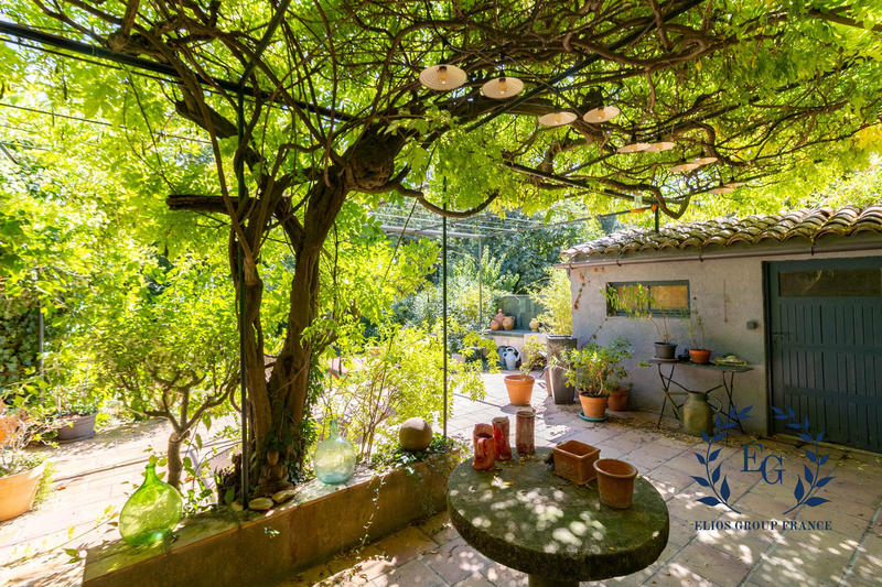 Maison - 482 m² - 14 pièces