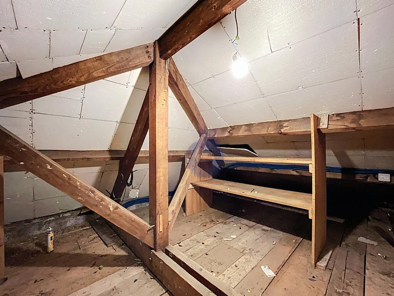 Maison - 216 m² - 8 pièces