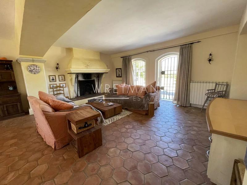 Villa - 238 m² - 8 pièces