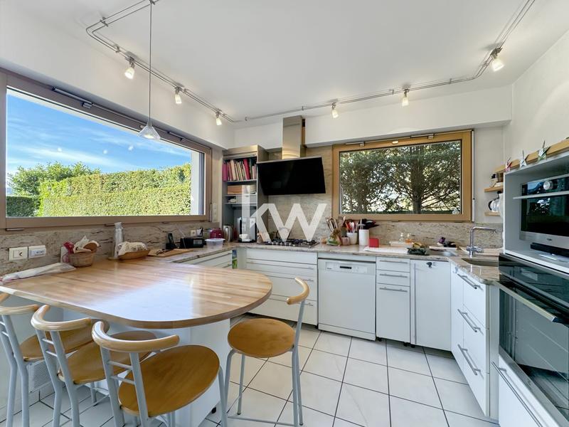 Maison - 321 m² - 11 pièces