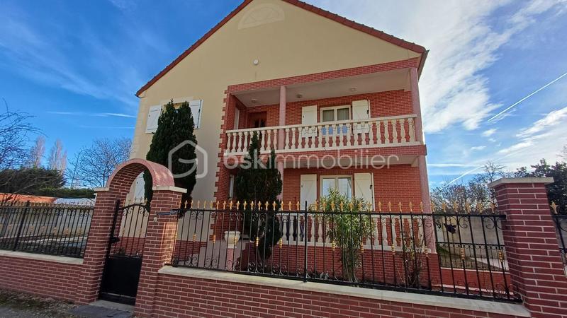 Maison - 215 m² - 8 pièces