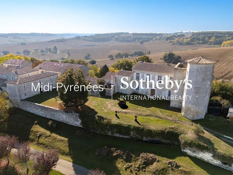 Château - 410 m² - 12 pièces