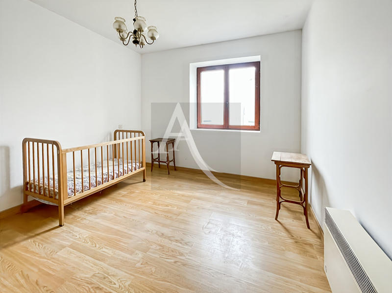 Maison - 216 m² - 12 pièces