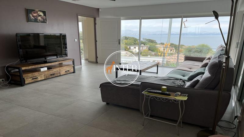 Villa - 250 m² - 8 pièces