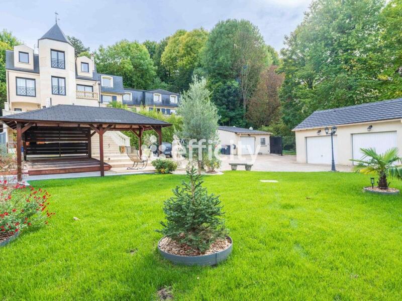 Pavillon - 327 m² - 6 pièces