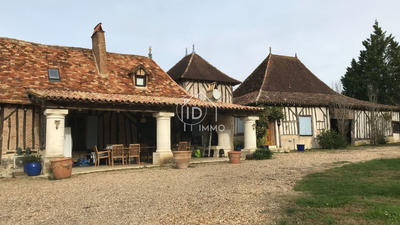 Maison - 274 m² - 13 pièces