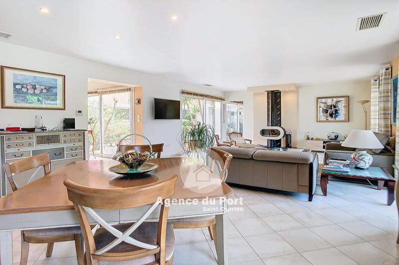 Villa - 221 m² - 9 pièces