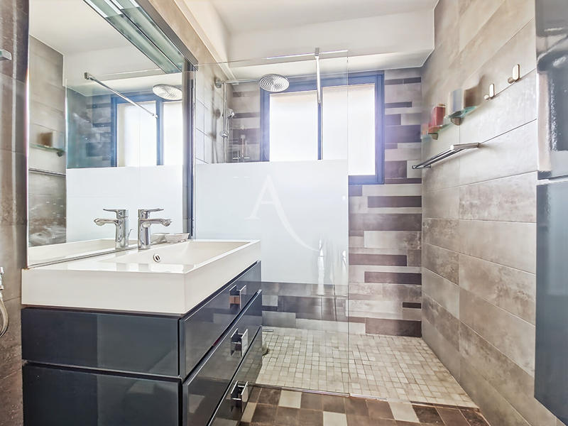 Appartement - 95 m² - 3 pièces