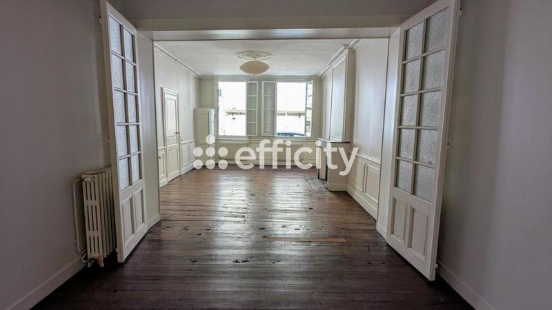 Maison - 201 m² - 7 pièces