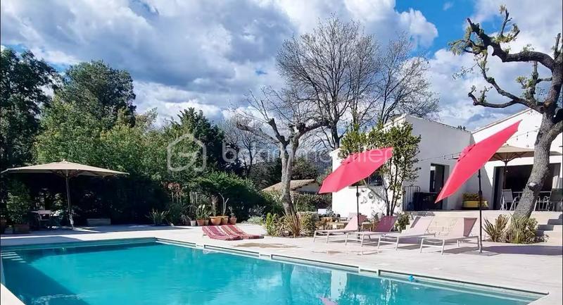 Villa - 300 m² - 7 pièces