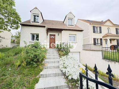 Maison - 90 m² - 5 pièces