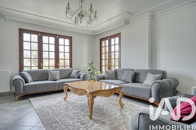 Maison - 182 m² - 9 pièces