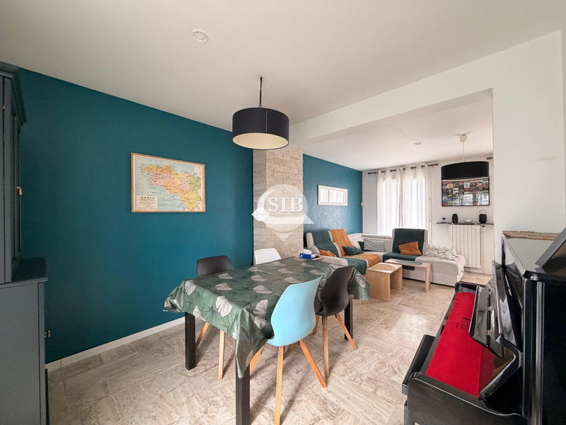 Maison - 99 m² - 5 pièces