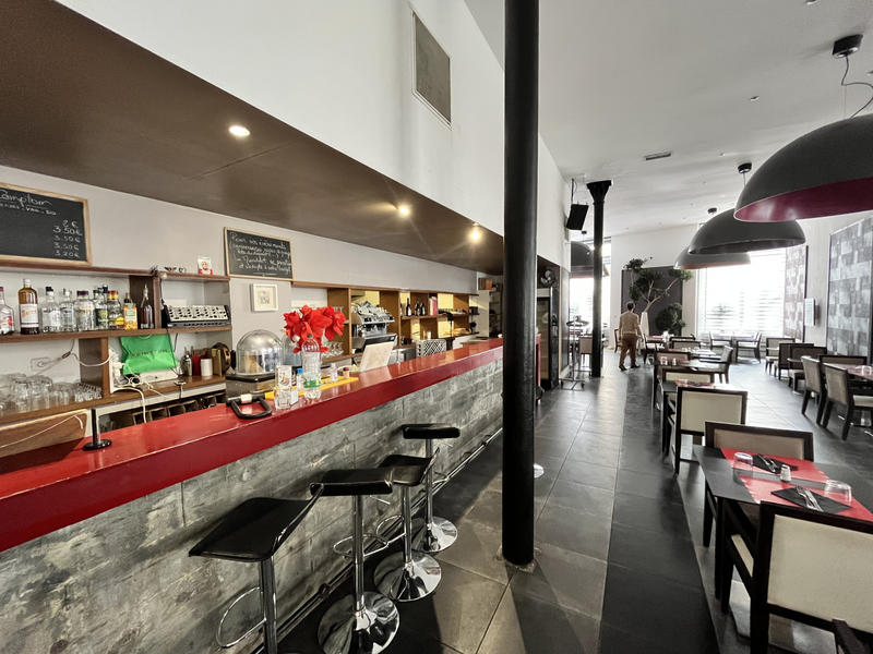 Local commercial - 487 m² - 2 pièces