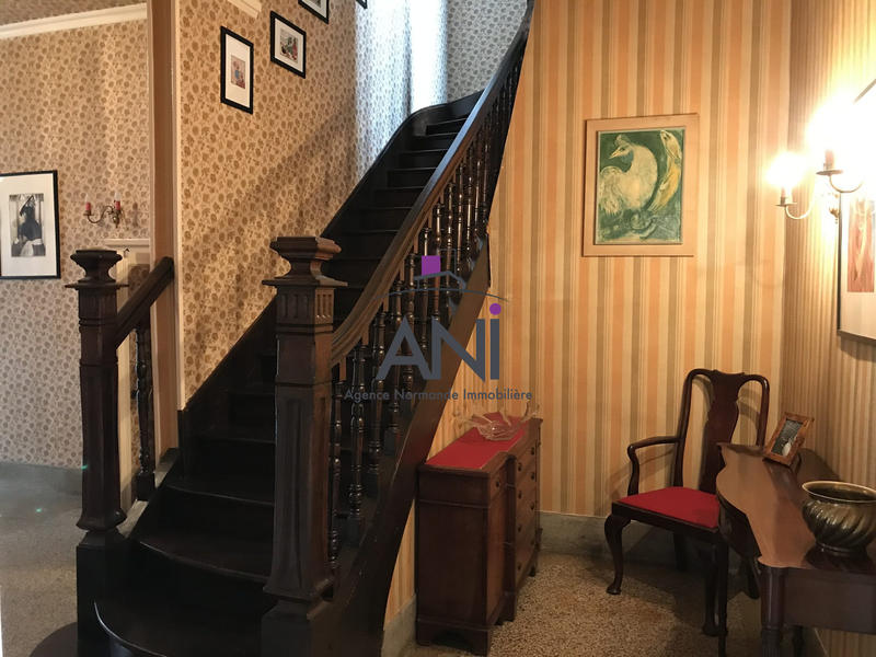 Maison - 303 m² - 12 pièces