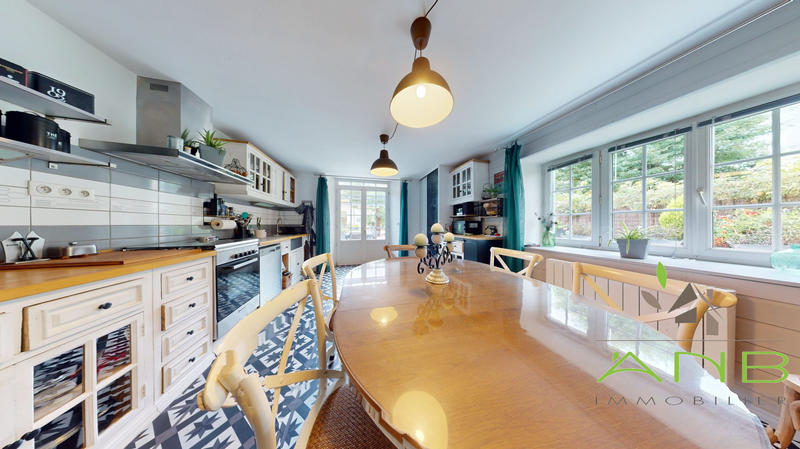 Maison - 200 m² - 10 pièces