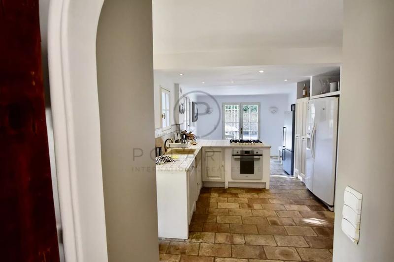 Villa - 240 m² - 6 pièces