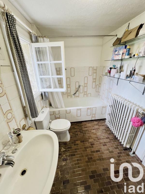 Maison - 275 m² - 9 pièces