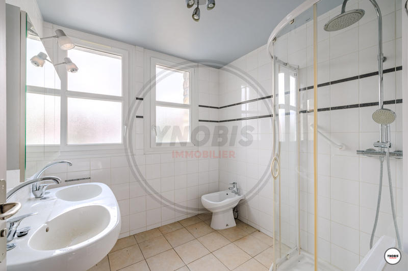 Maison - 180 m² - 6 pièces