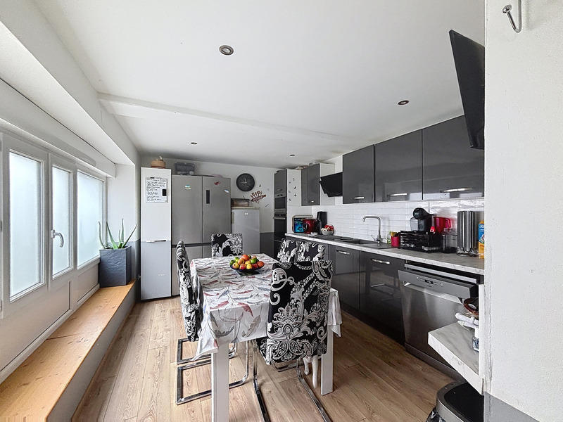 Maison - 92 m² - 5 pièces