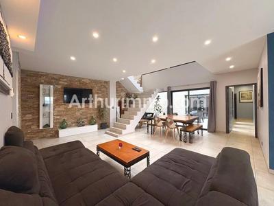 Maison - 257 m² - 5 pièces