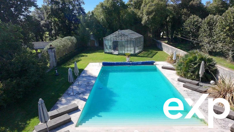 Maison - 768 m² - 17 pièces