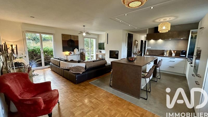 Maison - 141 m² - 8 pièces